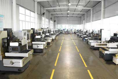 線切割生產(chǎn)線.JPG 線切割生產(chǎn)線.JPG